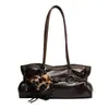 Bolsa de Ombro Estilo Coreano Retrô de Nicho Luxo Leve para Mulheres Início do Outono Estilo Menina Spicy de Alta Qualidade Versátil de Ombro Único ou de Mão