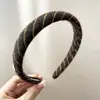 Faixa de Cabeça Larga Listrada Estilo Vintage para Mulheres 2025 Nova Faixa de Cabelo Presilha de Cabelo com Topo Alto Acessório de Cabelo da Moda