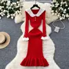 Vestido Retrô Francês com Gola Boneca e Manga Sino Slim para Mulheres Outono Cintura Afinando Visual Elegante Saia de Tricô Franzida