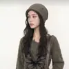 Gorro liso de estilo coreano, corte relajado, para mujer, perfecto para otoño e invierno, diseñado para hacer que el rostro parezca más pequeño, y adecuado para cabezas de mayor tamaño