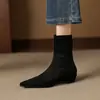 Botas elásticas de gamuza con punta y cremallera trasera para mujer, nuevas botas versátiles de ajuste ceñido con tacón interior oculto