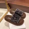 2025 Outono/Inverno Novo Pelo Curto Estampa de Leopardo Moda Simples Comércio Exterior Estilo Europeu e Americano Versátil Exterior Chinelos de Pelo Femininos