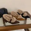 Sapatos Peludos Retro de Outono e Inverno de Ponta Fina com Salto Escondido para Mulheres, Novos Sapatos de Pelúcia Deslizantes Confortáveis para Outono e Inverno