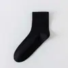 Meias Masculinas Zhuji, Meias Finas de Seda para o Verão, Meias Masculinas de Algodão Cor Sólida, Meias de Seda de Cano Médio Absorventes de Suor e Resistentes a Odores