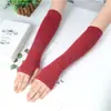Versión coreana de guantes largos de punto para hombre y mujer de otoño e invierno, cubrebrazos oscuros, de medio dedo abierto, para conducir, protección solar, venta al por mayor de fábrica