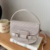 Essenciais para o Trajeto Super Quentes Bolsa Tote Pequena Feminina 2026 Nova Outono Retrô Textura Trançada Ombro Único Transversal Bolsa Sela