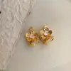 Sentido Táctil Tridimensional Rico Dorado Fresco Flor Oreja Mujeres Sin Agujeros en las Orejas Nicho Único 2025 Nuevos Pendientes