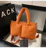 Bolsa de Mão Acolchoada de Algodão 2026 Primavera Novo Estilo Bolsa de Ombro Casual Cor Sólida Personalizada Simples Macia Pequena Bolsa Transversal Feminina