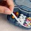 Pastillero, Caja Dispensadora de Medicamentos Portátil, Tres Comidas al Día, Mini Pastillero a Prueba de Luz, Portátil Siete Días a la Semana