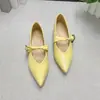 Sapatos femininos amarelos de bico fino, novo estilo primavera-verão 2026, decotados, de salto baixo, adequados para combinar com saias, lindos sapatos Mary Jane femininos estilo coreano