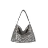 Bolso grande de leopardo estilo relajado para mujer, moda otoño 2026, bolso de hombro ancho único, bandolera