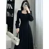 Vestido de Manga Larga Cuadrado para Mujer Otoño 2026, Ceñido a la Cintura, Adelgazante, de Longitud Media Corte A, Vestido de Estilo Socialité de Alta Gama, Puro