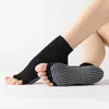 Calcetines de Yoga Abiertos de Cinco Dedos para Principiantes para Mujer Verano Delgados de Algodón Puro Caña Media Silicona Antideslizante Calcetines de Yoga para Correr Dedos Separados
