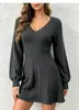 Vestido de punto trenzado con cuello en V de moda transfronterizo europeo y americano para mujer, suéter vestido de manga larga ajustado para otoño e invierno, color liso corto