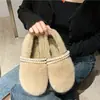 Zapatos de Piel con Cadena de Perlas Suaves para Mujer 2026 Invierno Nuevo Estilo Coreano Versátiles Planos Slip-On de Media Caña de Algodón