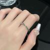 Anillo de alta gama punk retro con incrustaciones de circonitas simples de diseño de nicho para mujer, personalidad de moda con apertura fría