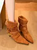 Botas de Moda Retro de Punta Fina para Mujer Colección Otoño/Invierno 2026, Botas Vaqueras Maillard, Botas Estilizadas con Pliegues de Gamuza de Nicho