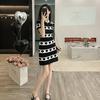 Vestido de Punto Rayado de Color Contrastante para Mujer, Nuevo Estilo Hepburn 2026, Petite, Elegante, Ajustado, Favorecedor Vestido Negro Pequeño