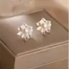 Elegantes y con Estilo Pendientes de Botón de Flor de Perla con Goteo de Aceite, Moda de Lujo Ligero, Pendientes Simples y Versátiles, Únicos Dulces Accesorios para Orejas de Gama Alta