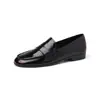 Mocassins Slip-On Vintage de Couro Genuíno Envelhecido para Mulheres 2026 Primavera e Outono Novos Sapatos Baixos de Bico Redondo Couro Envernizado
