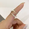 Anillo Abierto de Perlas Dobles Retorcidas para Mujer, Diseño de Nicho, Anillo de Dedo Índice con Circonita, Lujo Ligero, Sensación Elegante y de Alta Gama, Anillo Apilable