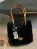 Cross2026 Outono Novo Versátil para o Trabalho Bolsa de Pelúcia Grande Capacidade Bolsa de Ombro Único Feminina Bolsa Tote Fashion