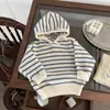 Conjunto de Inverno para Bebê Menina Criança Pequena Suéter Macio Fofo de Tricô com Capuz Bebê Criança Pequena Versátil Fashionável Bonito Jeans Tendência