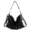 Bolso de hombro individual de gran capacidad para desplazamientos transfronterizos, estilo chica popular, bolso cruzado retro americano para motocicleta, bolso de axila con decoración de cinturón de cuero casual