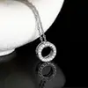 Colgante de Plata de Ley 925 Colgante Individual Simple Elegante Corte Redondo Hueco Estilo K Cadena Corta para Clavícula de Mujer Colgante de Diamante Microincrustado