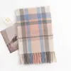 Bufanda Cuadrada de Imitación Cachemir a Cuadros para Otoño e Invierno, Bufanda Versátil de Alta Gama para Mujer, Bufanda Cálida y Resistente al Frío, Chal Cuadrado con Flecos