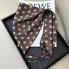 Novo Cachecol Triângulo de Primavera e Outono Camada Dupla Cetim Estilo Coreano Xale Macio Sedoso Proteção para o Pescoço Lenço de Seda Pequeno Cachecol Feminino para o Pescoço Atacado