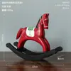 Simple Retro Europeo Madera Desgastada Arte de Hierro Colgante Cuentas Caballo Mecedora Animales Adornos Tienda de Ropa Supermercado Decoración de Ventana