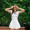 Traje de baño vestido de tirantes cuadrado blanco con bordado hueco estilo francés, estilo vacacional en la playa, elegante, entallado en la cintura, adelgazante para mujer