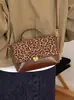 Bolsa Feminina Outono/Inverno Nova Bolsa de Mão Estilo Capa de Bolsa Quadrada Pequena Fosca Costurada Bolsa Transversal Estilo OL Temperamento para o Trabalho