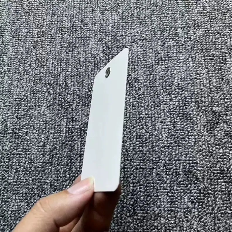 白卡纸铁扣吊牌米色吊粒 3