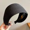 Faixa de cabeça larga de tricô minimalista e elegante estilo coreano para mulheres, novo modelo 2026, adequada para uso diário, projetada para realçar a aparência da linha do cabelo e pode ser usada como faixa de cabeça para lavar o rosto ou presilha de cabelo