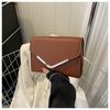 Novo 2023 outono e inverno Nova moda retrô simples casual em forma de V hardware corrente ombro crossbody pequena bolsa quadrada