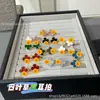 Pendientes de trébol de cuatro hojas para mujer, nácar blanco, ágata roja, chapado en oro V oro de 18 quilates, exquisitos pendientes de trébol de la suerte de tamaño mediano y pequeño