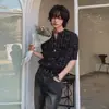 Camisa Casual Masculina de Manga Curta com Gola Alta, Bolso Falso e Estampa Xadrez, Estilo Chanel, Marca Nova e Moderna de Verão 2026