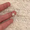Collar de copo de nieve navideño, de nicho y moderno, con un toque de alta gama, gargantilla versátil y exquisita, un regalo de inspiración vintage para el cumpleaños de una novia