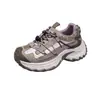 Nuevas zapatillas casuales ligeras de suela gruesa, transpirables, para primavera/otoño 2026, con bloques de color, versátiles y diseñadas en estilo "dad shoe" para mujer