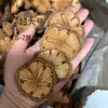 Lançamento de Novo Produto Kit de Material para Sino de Vento de Casca de Fruta Sino de Água de Fruta Preta Indonésia Madeira de Sino Natural Casca de Fruta Natural Fabricante de DIY Atacado