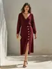 Conjunto de dos piezas de punto estilo europeo y americano con cuello en V y falda de abertura abotonada, elegante conjunto de dos piezas multicolor para mujer para ir al trabajo
