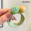 Elásticos de cabelo coloridos estilo 2026, versáteis e doces, com acessórios de M&M's, argolas de toalha, designs de desenhos animados e um estilo fresco e fofo, perfeitos para acessórios de cabelo infantis