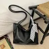 Bolsa de ombro simples de grande capacidade para mulheres, novo modelo 2026, bolsa tote de moda para o dia a dia, bolsa de mão estilo coreano com um toque de exportação