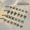 Nuevo Estilo Estilo Old Money Suave Tallado Joyería para Uñas Retro Flor Dorada Alto Brillo Diamante de Uña Decoración Mixta Tridimensional Venta al por Mayor