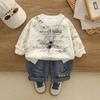 2025 Novo Estilo Bebê e Crianças Primavera e Outono Colar com Letras Pequenas Blusa de Manga Longa Conjunto de Duas Peças para 1-4 Anos Roupas Estilosas para Meninos