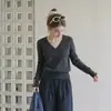 Elegante suéter de tricô cinza com decote em V estilo francês para mulheres, suéter de outono, deslumbrante top de base ajustado ao corpo