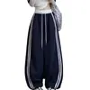 Pantalones deportivos de algodón grises, otoño 2026, diseño a rayas de bloques de color, estilo de pierna curva, pantalones anchos holgados y casuales