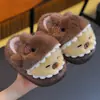 Pantuflas de algodón para niños con diseño de capibara para invierno, cálidas y afelpadas, antideslizantes, peludas, para niños y niñas, adecuadas para niños pequeños y bebés, con talón cubierto